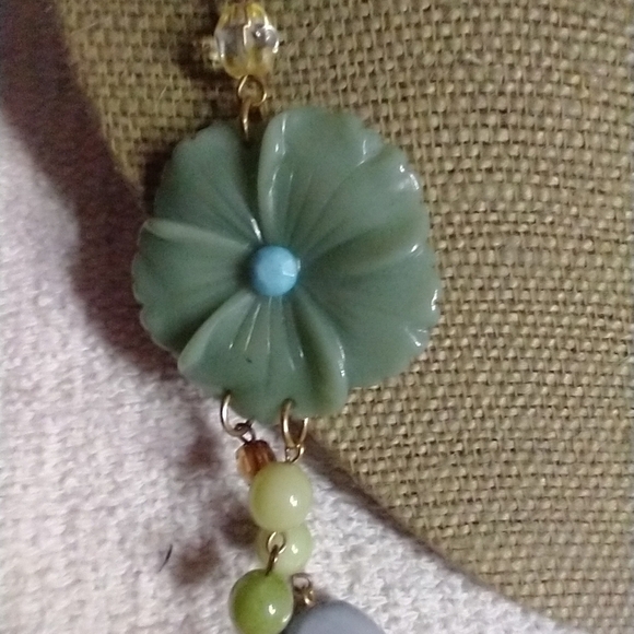 Goldtone green blue floral flower Robert rose necklace - Picture 4 of 6